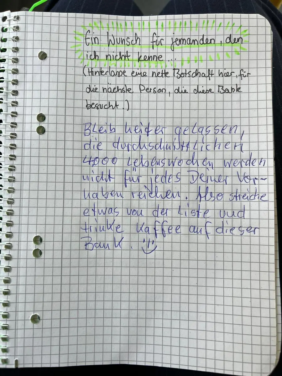 Gästebuchseite „Ein Wunsch für jemanden, den ich nicht kenne“ mit einem handschriftlichen Eintrag in blauer Tinte.